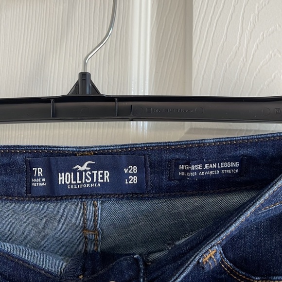 Hollister High Rise Skinny Jean Legging with Advanced Stretch. - Picture 3 of 4